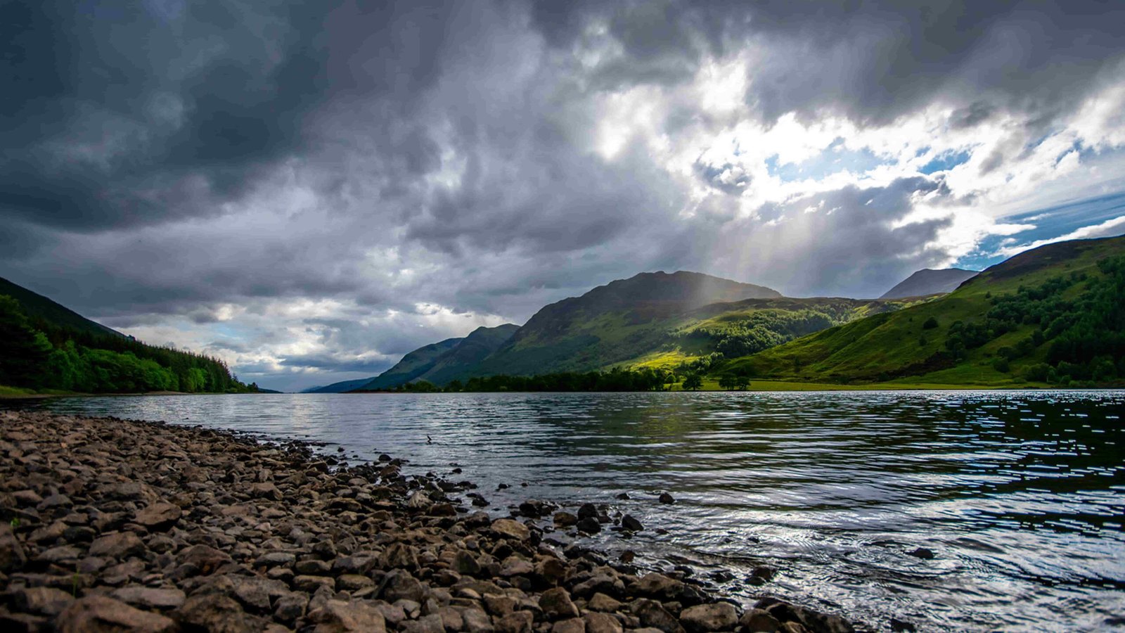 Sunrays over the Scottish Loch
